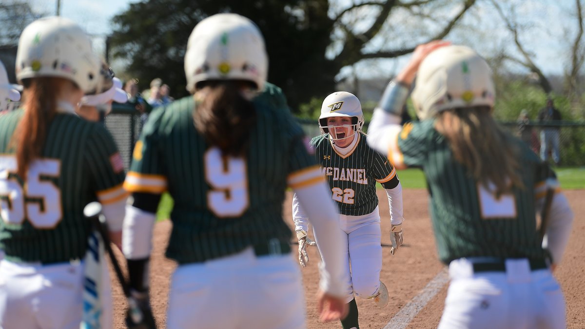 Seniors Makayla Calamita and Mandy Butz combined for nine hits and seven RBIs to lead @McDaniel_SB to a non-conference sweep over Stevenson Sunday at the Softball Park. RECAP: bit.ly/4b3eB5Q #GetOnTheHill #d3sb