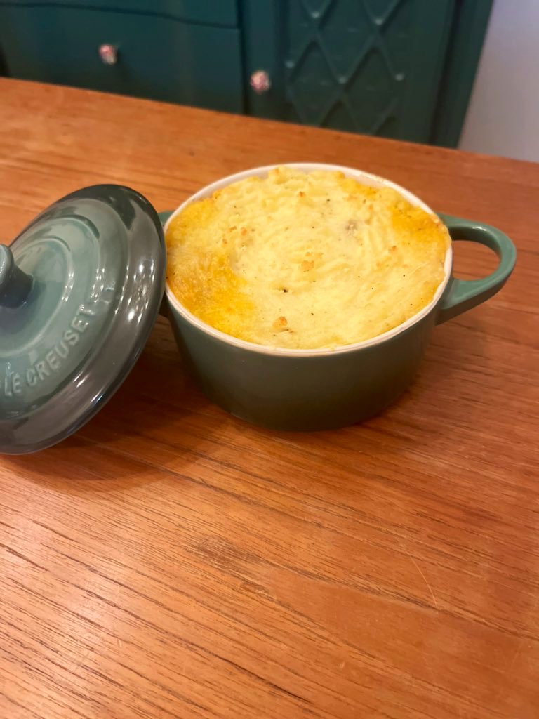 I made mini shepherd’s pies in my little Le Creuset ramekins and I’m so proud. 🥺