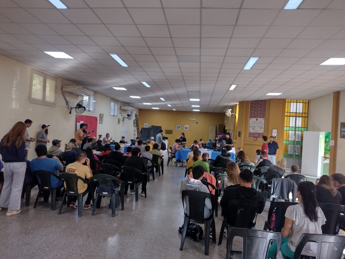 Furor nuevos en Santa Fe, torneo pequeño local de speedcubing: de 32 participantes, 26 empezaron en 2023 o después.