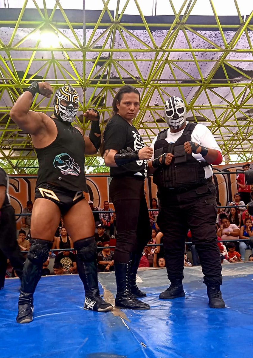 Tarde de diversión en familia en el Coliseo del Parque Madero, col. Morelos, con la exhibición de #LuchaLibre.