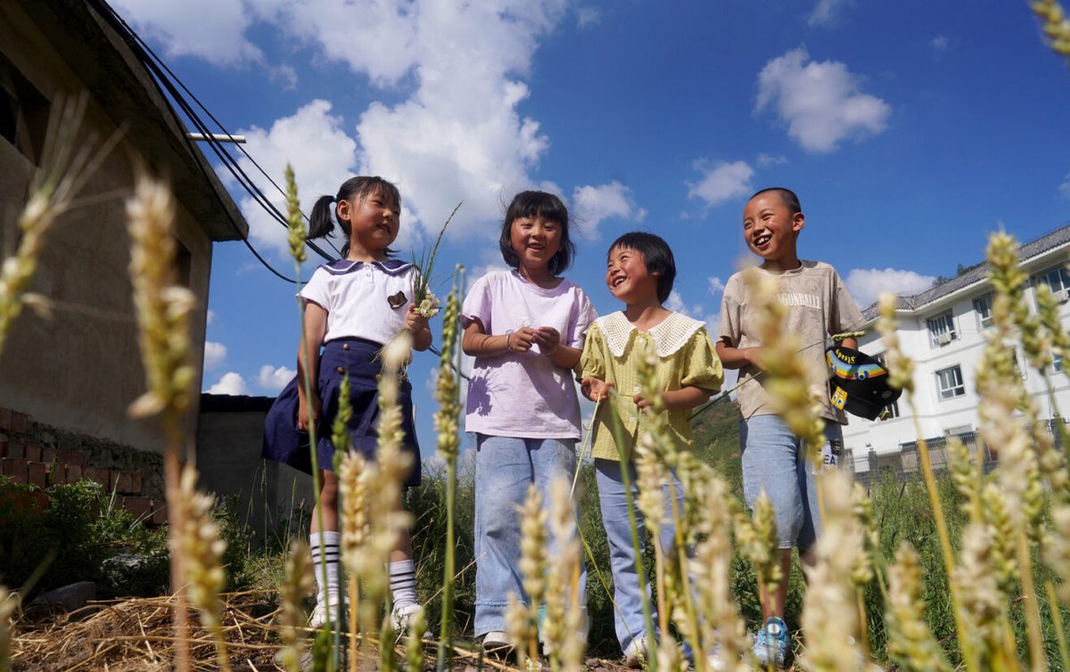 It's #EarthDay. 🌎 From recycling to conserving water, small steps lead to big changes. Join UNICEF China as we work towards a brighter, more sustainable future #ForEveryChild. 🌿