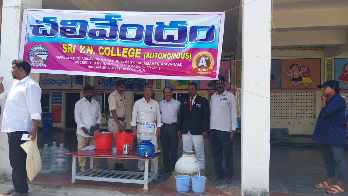 drmvijayawada's tweet image. Water kiosk set up at #Narsapur Railway Station by typing in NGO's to quench the thirst of passengers

"Service is our Motto"

@SCRailwayIndia
@RailMinIndia 
#SummerSpecial