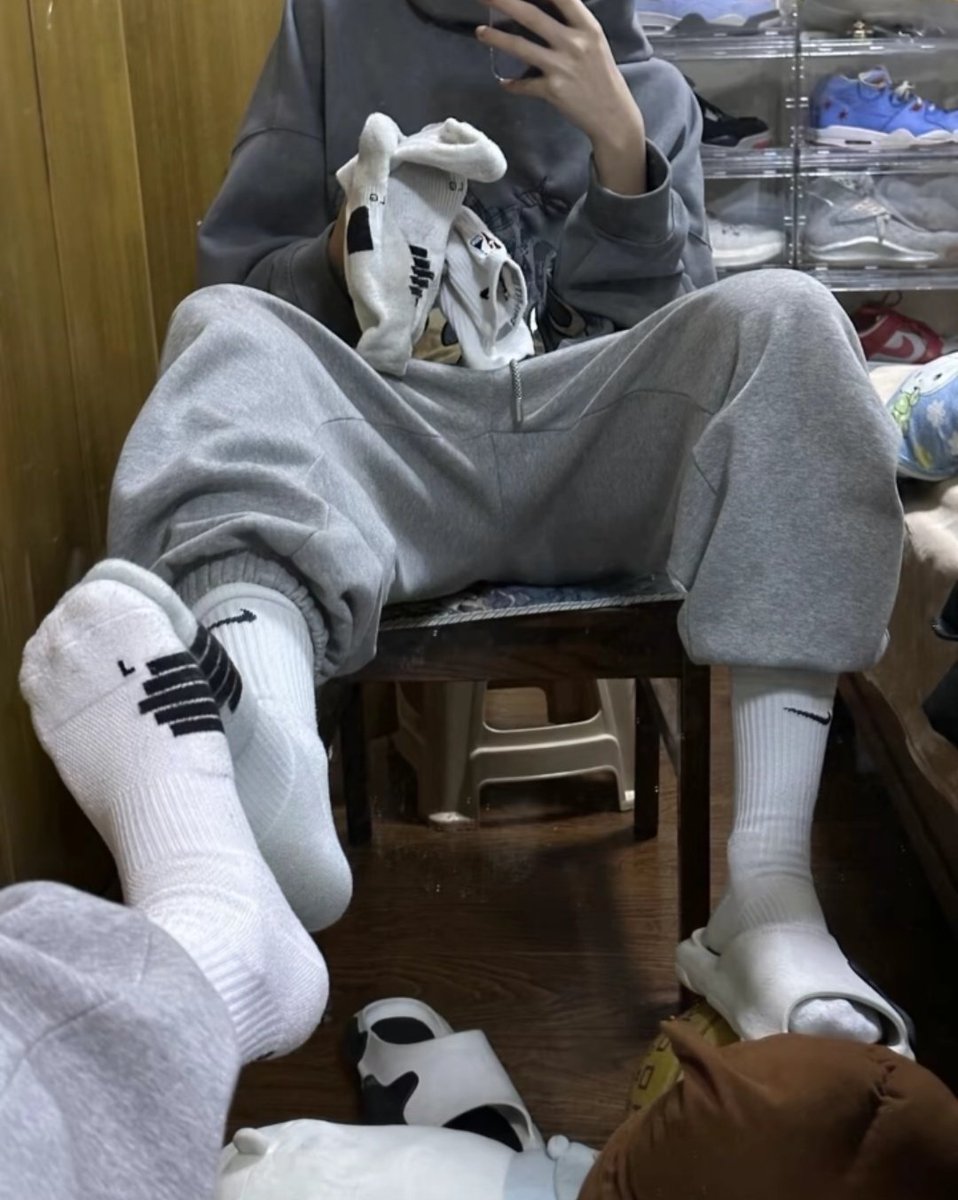 春天到了，是贱狗发骚的时候了 来来来爹喂你吃袜子