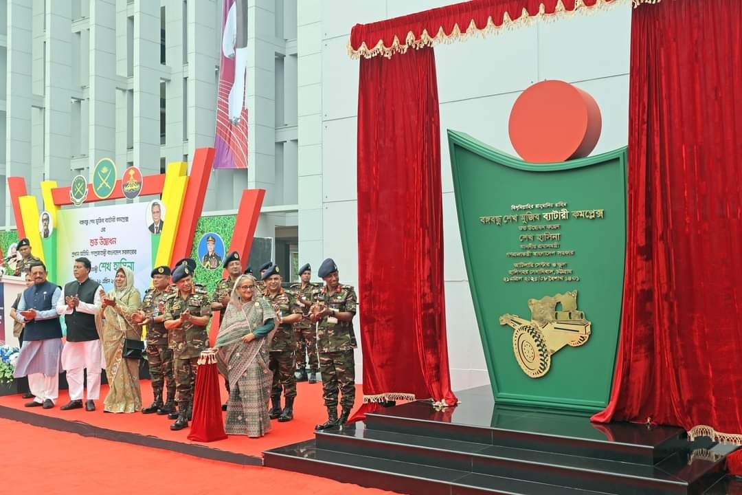 Prime Minister #SheikhHasina inaugurated the newly constructed '#Bangabandhu Sheikh Mujib Battery Complex' at Halishahar cantonment in Chittagong this yesterday. The HPM then visited the Artillery Museum set up at the newly constructed 'Bangabandhu #SheikhMujib Battery Complex'.