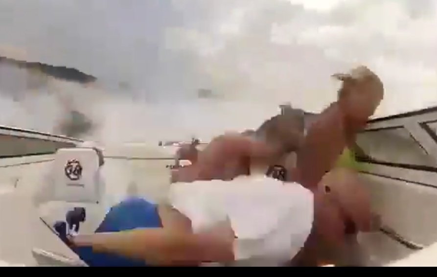 ProTottenham's tweet image. The way Family Guy captured this moment 😅 the stiff right arm of the captain