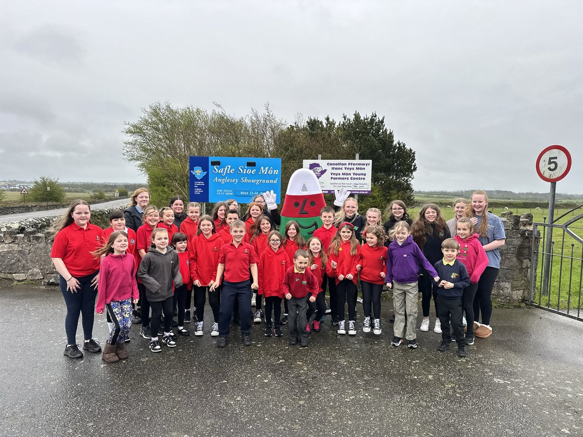 📢 CYHOEDDIAD: Eisteddfod yr <a href="/Urdd/">Urdd Gobaith Cymru</a> 2026 i’w chynnal ar Gae Sioe Môn!

Eisteddfod yr Urdd Ynys Môn 2026 will be held on Anglesey Agricultural Showground between the 25 – 31 of May, 2026. 

Mwy | More: urdd.cymru/cy/amdanom-ni/…