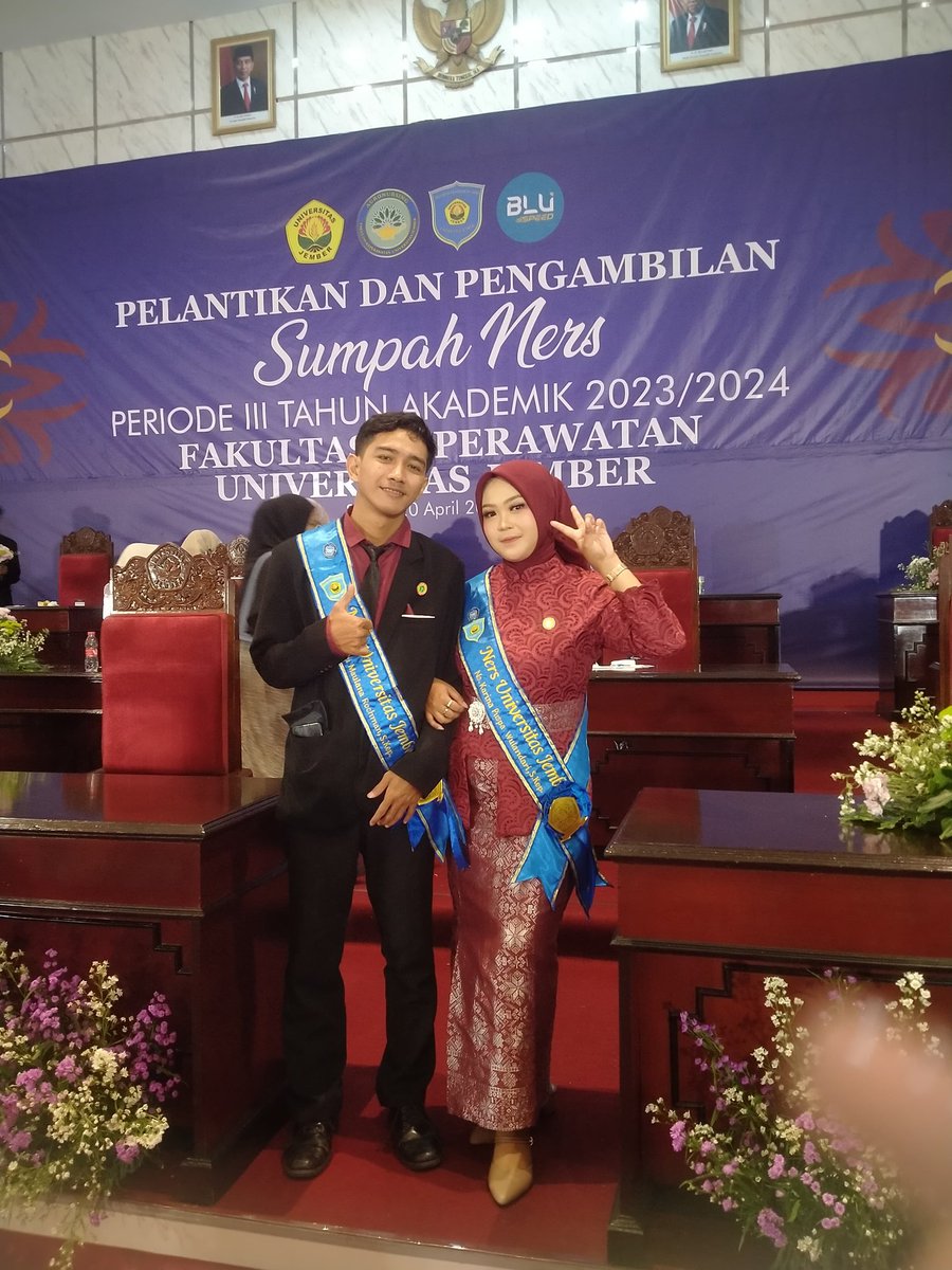 cmoncandyasz's tweet photo. semenjak ketemu dan bareng sama dia, banyak bgt vibes positifnya, dari mulai IPK tiba2 jadi meningkat, bisa lulus S1 3.5 thn, sampe jadi lulusan terbaik Ners waktu pelantikan dan sumpah Ners + bonus IPK cumlaude. makasi banget udh selalu suport pendidikanku ya sayang ❤️🥰 https://t.co/j2ZzrNYlBp