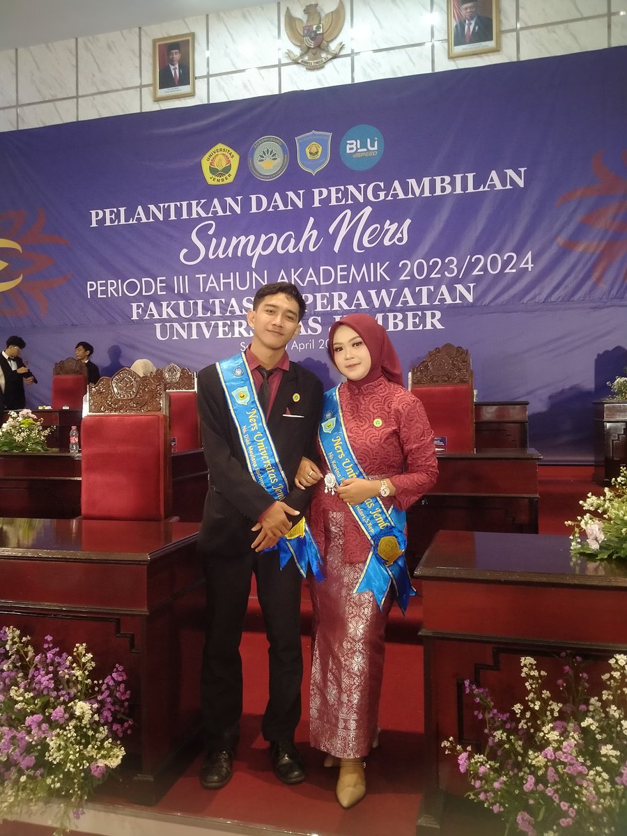 cmoncandyasz's tweet photo. semenjak ketemu dan bareng sama dia, banyak bgt vibes positifnya, dari mulai IPK tiba2 jadi meningkat, bisa lulus S1 3.5 thn, sampe jadi lulusan terbaik Ners waktu pelantikan dan sumpah Ners + bonus IPK cumlaude. makasi banget udh selalu suport pendidikanku ya sayang ❤️🥰 https://t.co/j2ZzrNYlBp
