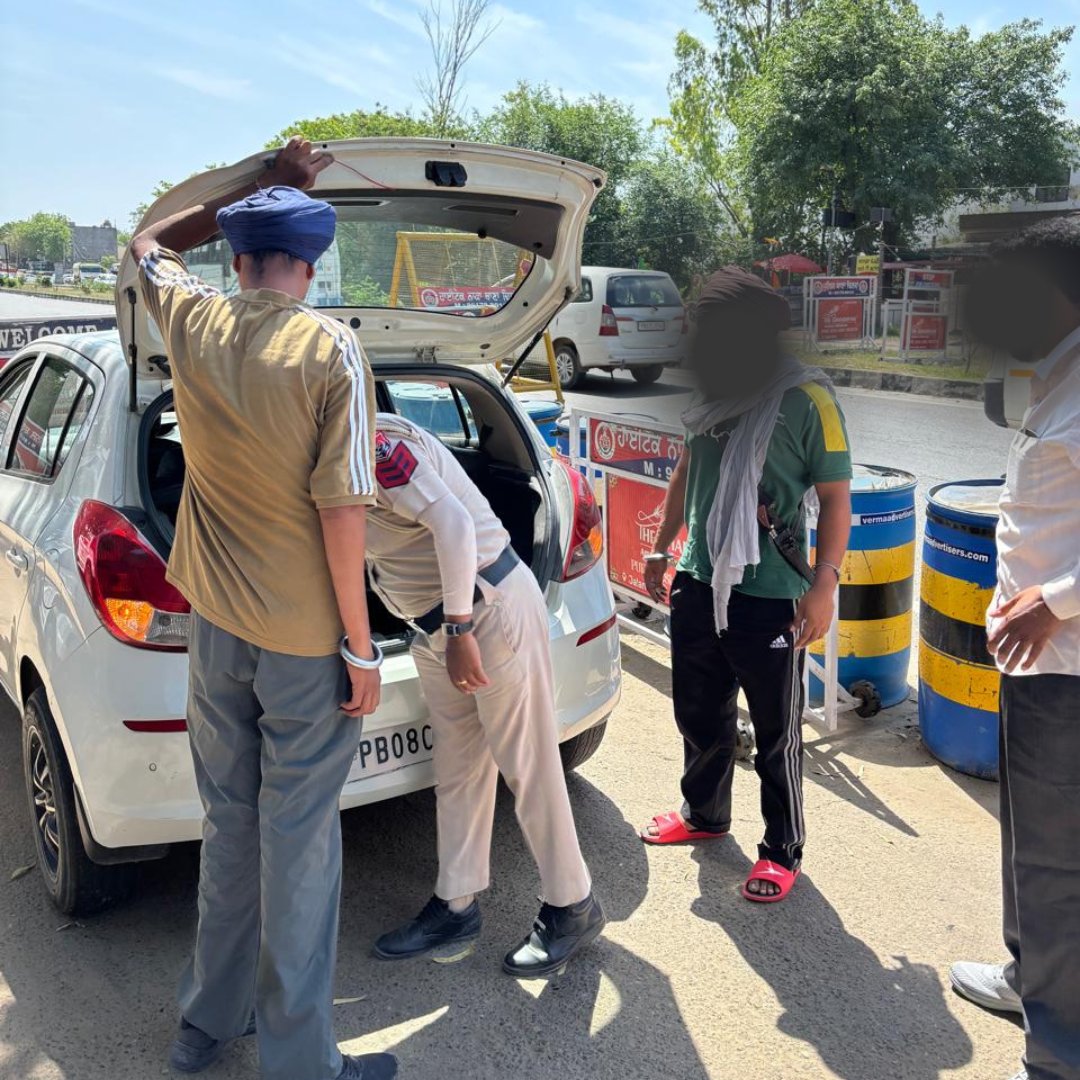 Kapurthala Police conducting a special High Tech Nakabandi and checking operation to maintain law and order and to curb anti-social elements.
#YourSafetyOurPriority