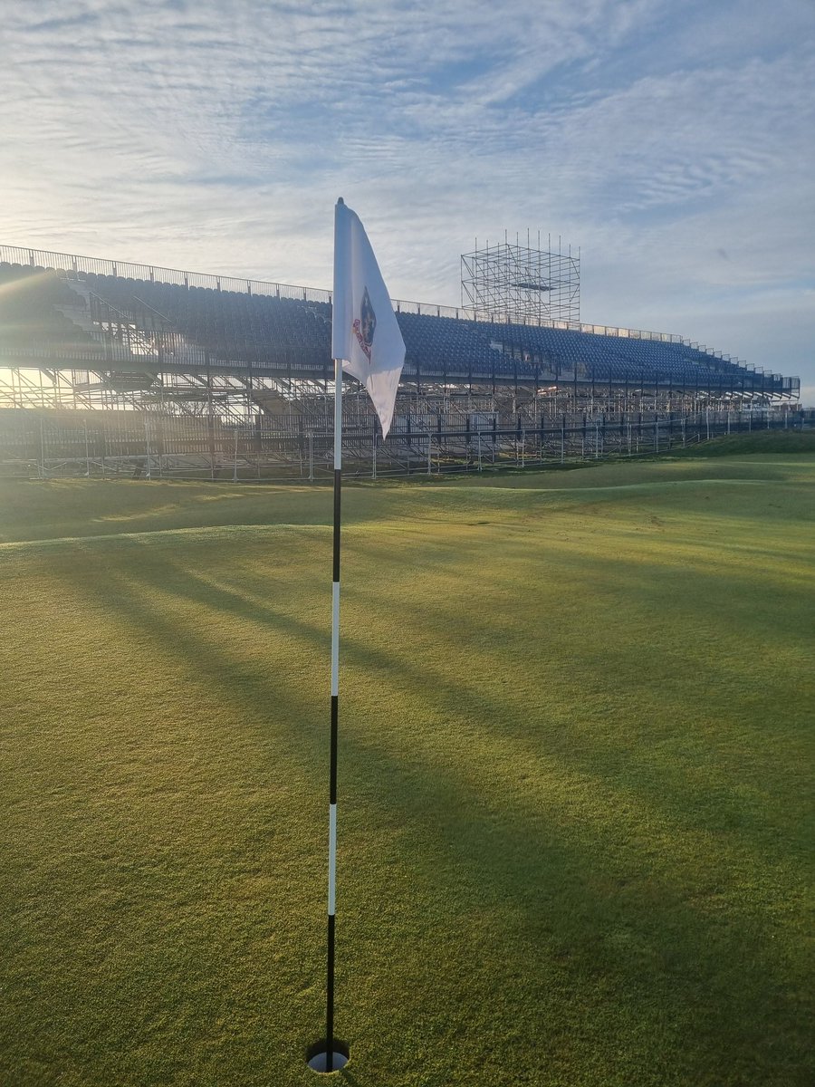 Fresh Monday with some fresh flags⛳️ #TheOpen #Open #royaltroon