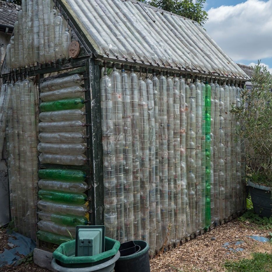 📷️Tuppenny Barn, Southbourne. Open Sat 6 July This Plastic bottle greenhouse is one of the most impressive upcycling projects we've seen! Have you got any upcycling projects in your garden? findagarden.ngs.org.uk/garden/36074/t… #worldearthday #upcycling