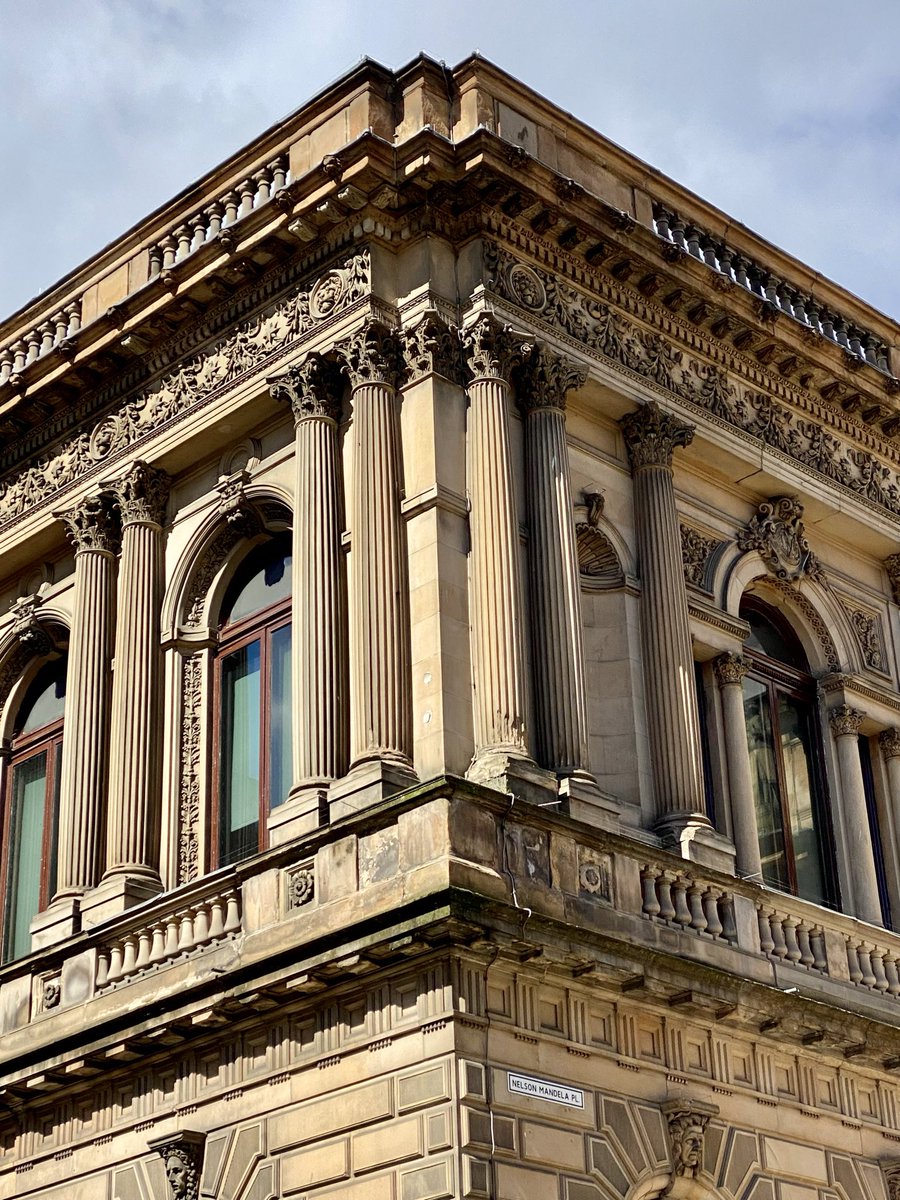 #MomentsOfBeauty in #Glasgow: As a follow up to Friday’s tweet, look at the sophisticated way architect Charles Wilson handles the corner junction on his Venetian Renaissance gem, the Royal Faculty Of Procurators in Nelson Mandela Place. It’s a really delightful resolution 👀🥰!