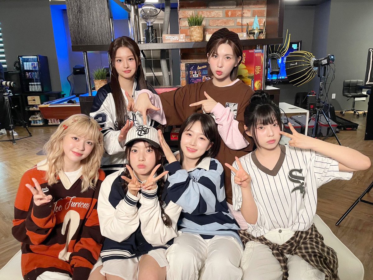 [📸] #NMIXX의그림일기 | PICK NMIXX ＪＩＷＯＯ'ｓ ＧＡＭＥ ＲＯＯＭ 🎮 🐰🐥 🕹️ 🔥 🐨🐶🐻‍❄️🐱 🔥 NMIXX의 그림일기 EP.2 ➫ youtu.be/AVkzxEshFa4 #NMIXX #엔믹스