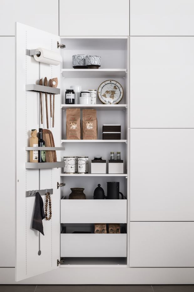 MultiMatic is a multi-award-winning modular storage system providing the interior fittings for SieMatic kitchen units. The aluminum system elements can easily be inserted into the hanging rails to customize.