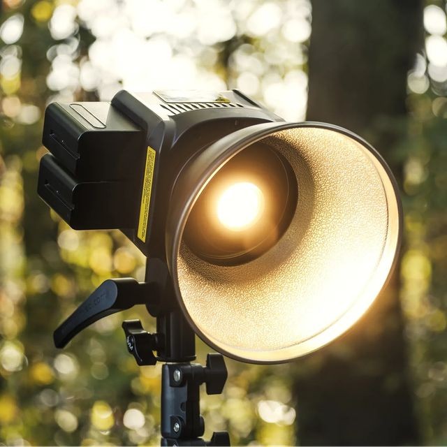 GVMLEDglobal's tweet image. GVM SD80D Bi-Color Spotlight:　bit.ly/3JuGNT6

Bluetooth capability
8 lighting functions 
Battery powered option (batteries not included)
GVM mobile app for ease of use

📷：@fencheljanisch
#studolighting #videolight　#coblight