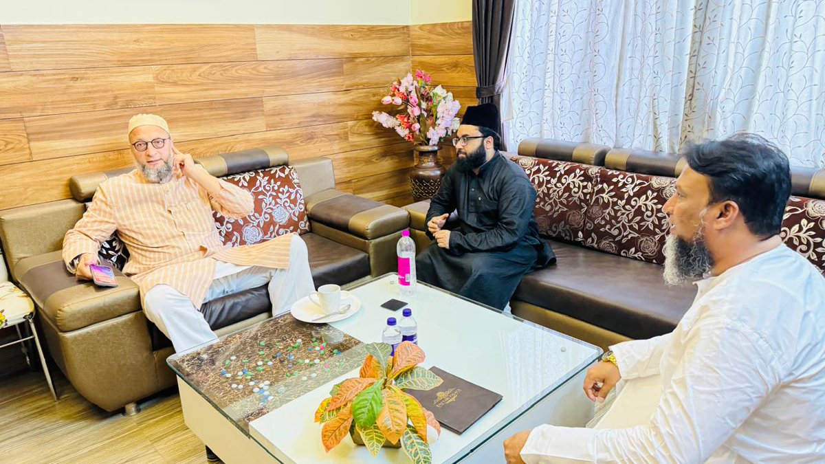 Darussalam_Ned's tweet photo. Aimim Maharashtra Vice President 𝙎𝙔𝙀𝘿 𝙈𝙊𝙄𝙉 𝙎𝘼𝙃𝘼𝘽 Meet Aimim Chief 𝘽𝙧 𝘼𝙎𝘼𝘿𝙐𝘿𝘿𝙄𝙉 𝙊𝙒𝘼𝙄𝙎𝙄 𝙎𝘼𝙃𝘼𝘽 At Daftari Hotel Kishanganj Bihar https://t.co/61xxGnSi5v