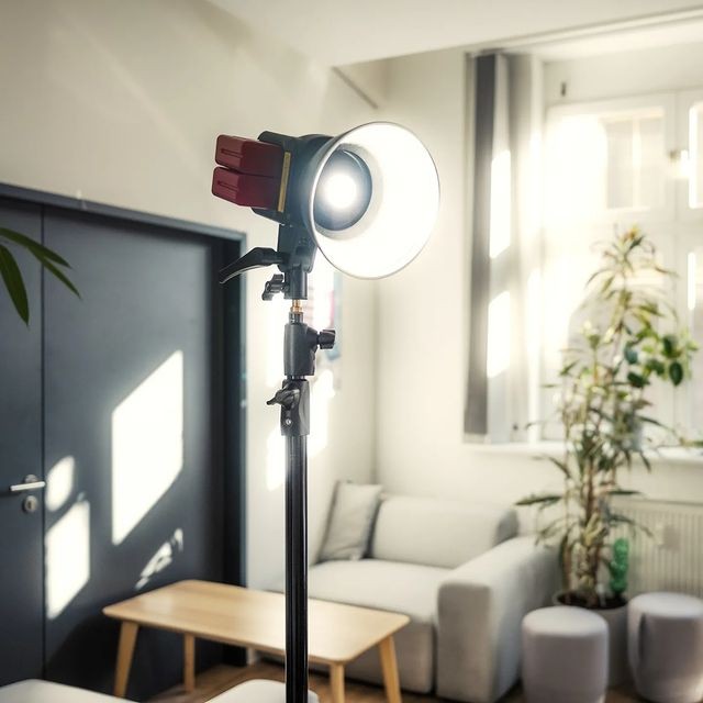 GVMLEDglobal's tweet image. GVM SD80D Bi-Color Spotlight:　bit.ly/3JuGNT6

Bluetooth capability
8 lighting functions 
Battery powered option (batteries not included)
GVM mobile app for ease of use

📷：@fencheljanisch
#studolighting #videolight　#coblight