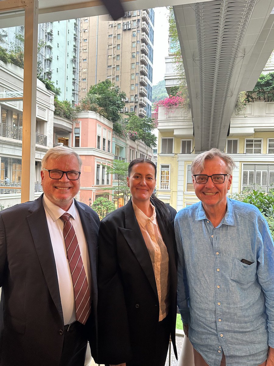 Great to catch up with NZ’s hard-working (even on his day off) Consul General in Hong Kong, Peter Lund. @RachelTaulelei @StephHoneyTrade @TradeWorksNZ @NZinHK