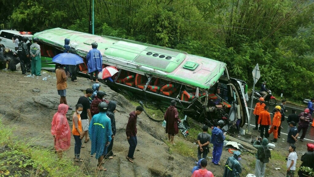 #campusexpresstv #CampusExpress #cetv24x7
#Indonesia  #DeathToll  #collision  #sumatraprovince  #hospital  #trafficaccident  #eastogankomeringulu