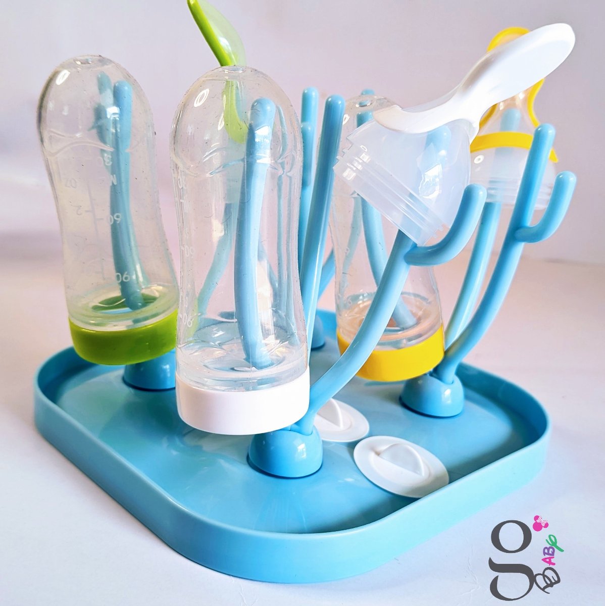 Keep baby bottles tidy and clean with our simple bottle drying rack! 🍼✨ Say goodbye to messy countertops and hello to simple organization at UGX 35,000. #babyessentials #parentinghacks #babygear #momlife #dadlife #parenthoodgoals #babyproducts