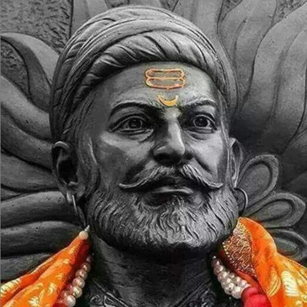 औरंगज़ेब ने समस्त वैष्णव मन्दिरों को तोड़ने का आदेश दिया!! मथुरा के श्रीनाथजी मंदिर के पुजारी श्रीकृष्ण की मूर्ति लेकर राजस्थान की ओर निकल गए!! 

जयपुर व जोधपुर के राजाओं ने औरंगजेब से बैर लेना उचित नहीं समझा । पुजारी मेवाड़ की पुष्यभूमि पर महाराणा राजसिंह के पास गए!! एक क्षण के