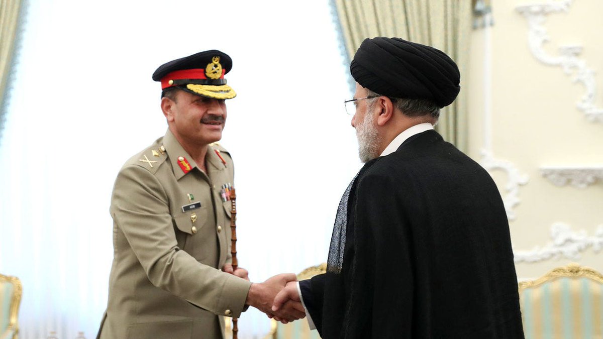 NavCom24's tweet photo. #BREAKING: Massive strategic move by Iran as it proposes a special trade route partnership between Pakistan's Gwadar Port and its Chahbahar Port. The route specifically excludes India's biggest Mumbai Port.

Awaiting more big details..... https://t.co/KKKoG3kfPp