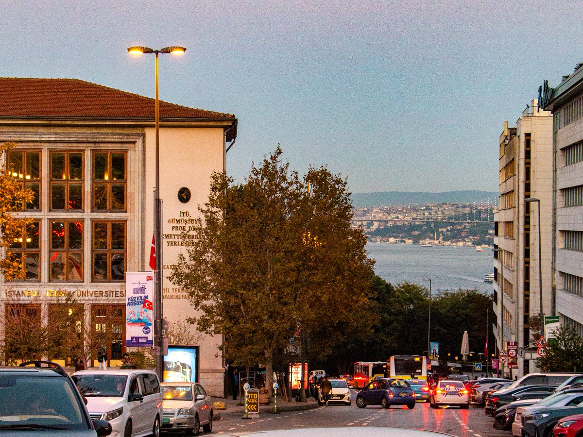 Şu manzarada dinlenecek şarkı önerileri alalım…🐝🎧🎶 📸 Instagram | itu_fotografcisi