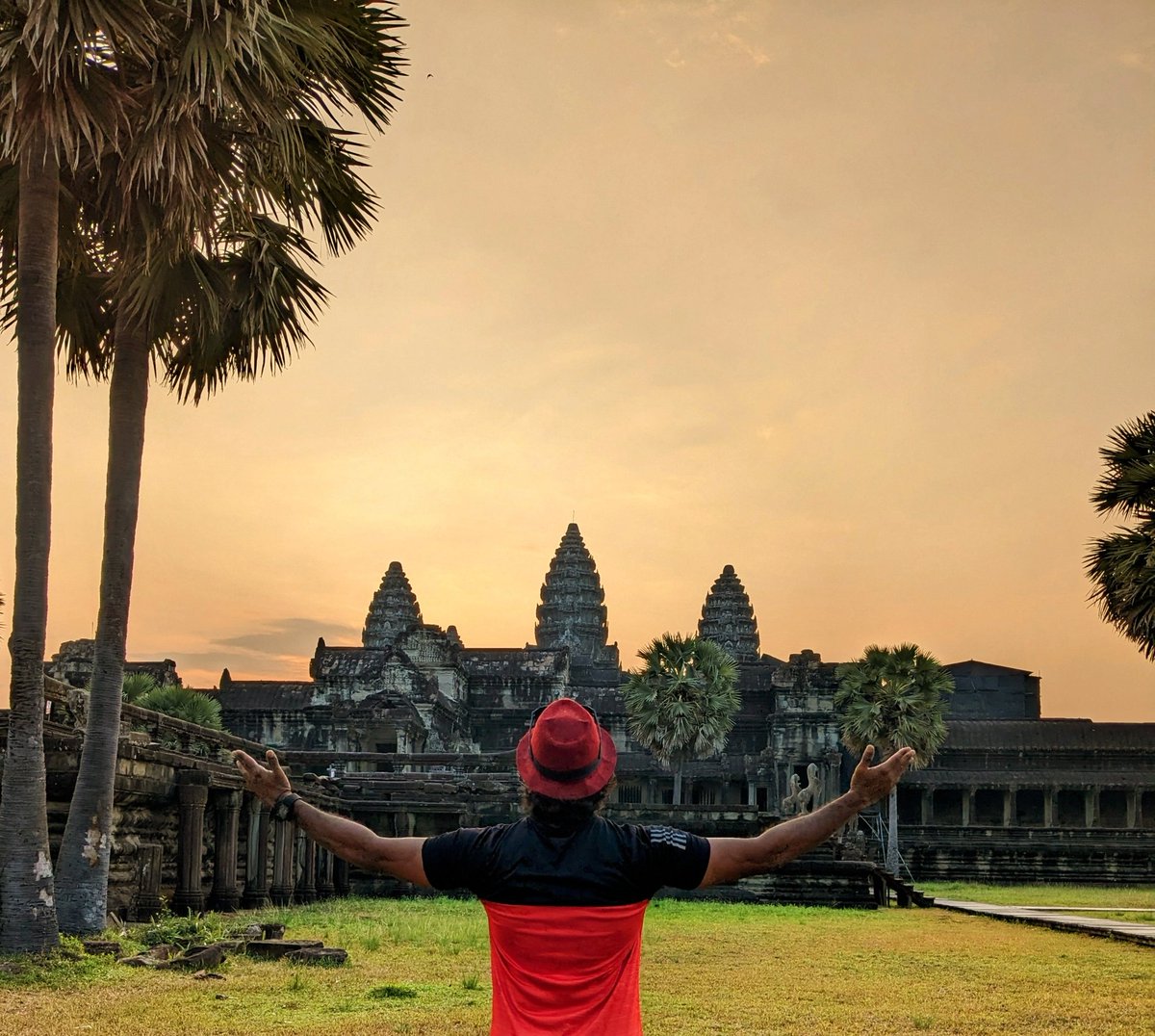 smatajay's tweet photo. #AngkorWat #Cambodia
#WorldsLargestReligiousMonument https://t.co/wb8Z0f6EGn