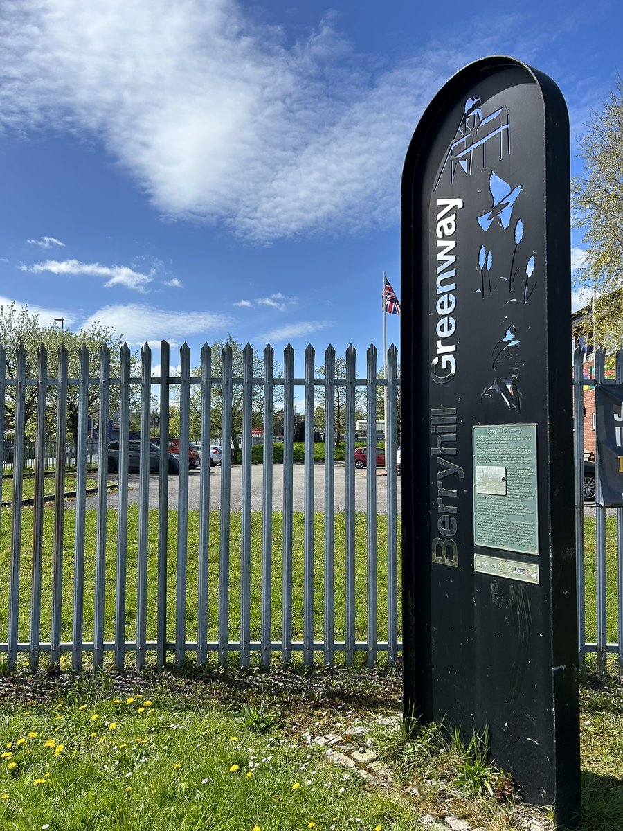 🌳 Yesterday’s walk around #Berryhill Fields - we always find something new & the views across #StokeonTrent are amazing. Rounding off an average walking week - 35km but no running. Must try harder! #lovewhereyoulive