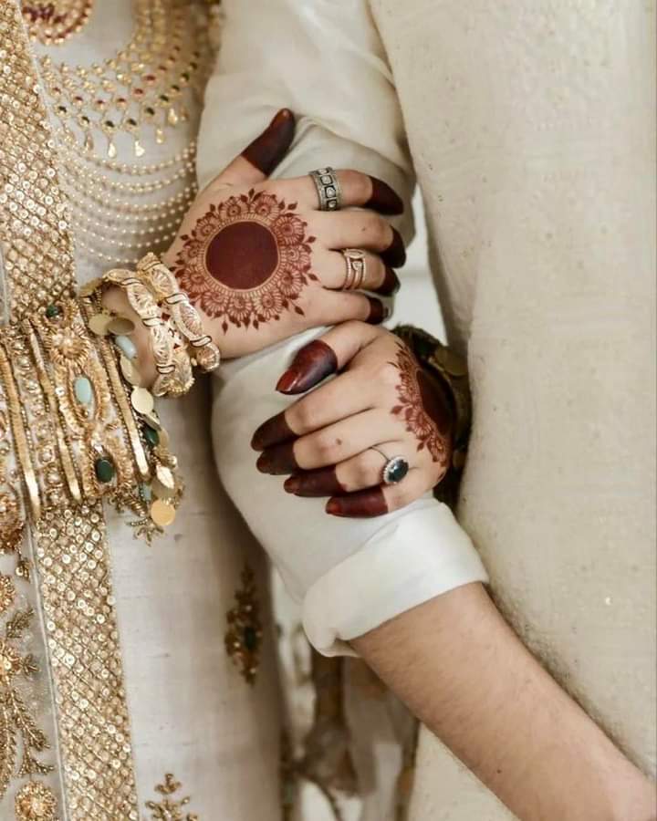 waleed_mariyam's tweet image. When the right person holds your hand.❤️
#FullVersion #Iran