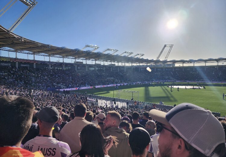 ⚽️30ème journée de Ligue 1⚽️ 🏟️Classement des affluences🏟️ 🥇 Paris | 47 700 🥈 Lille | 40 381 🥉 Lens | 37 495 4️⃣ Toulouse | 30 119 5️⃣ Nantes | 25 433* 6️⃣ Le Havre | 21 250 7️⃣ Nice | 21 067 8️⃣ Brest | 14 856 9️⃣ Reims | 14 183 Moyenne : 28 054