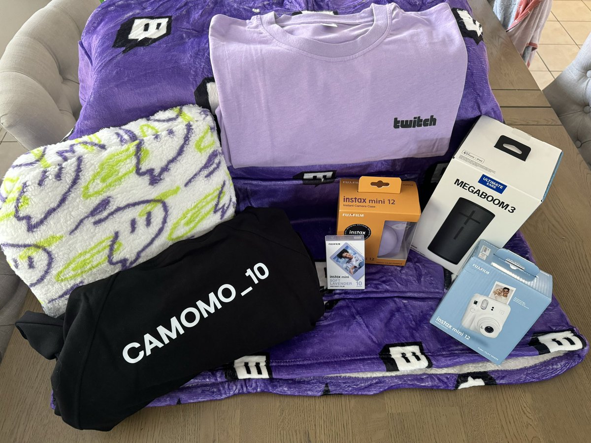 CAMOMO_10 tweet media