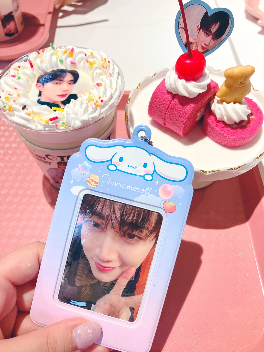 mochimochiseop's tweet photo. リリイベ前にTIGカフェ行って来た🩵🎶
何もかも可愛くて幸せ🥰 https://t.co/n659XLhRPK