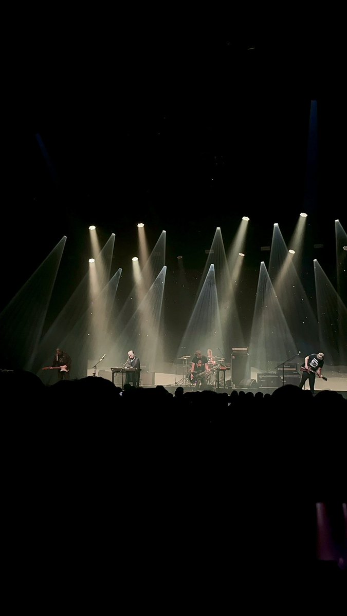 candyydigger's tweet image. Slowdive Live in Seoul #slowdive2024
@slowdiveband