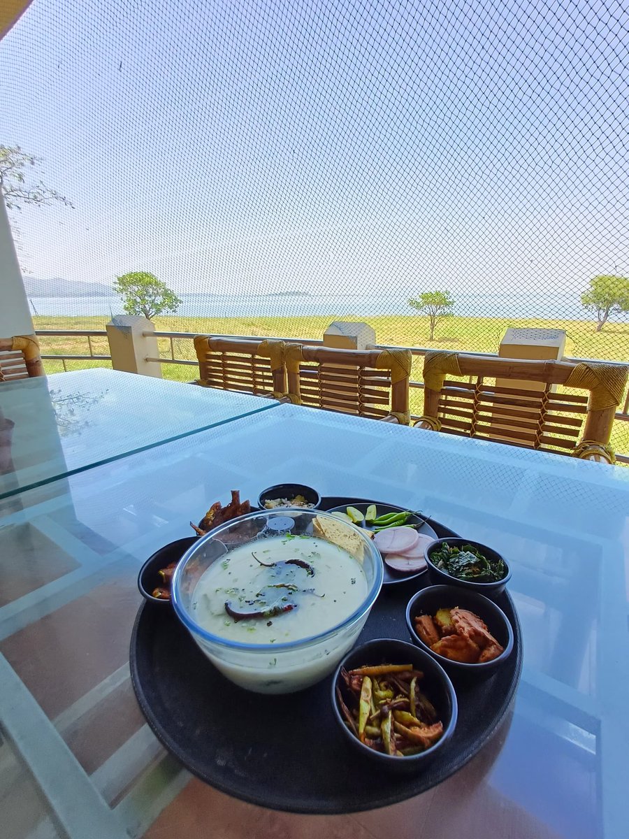 Summer Delights Await at Debrigarh Nature Camp🏕! 
Savor delicious Pakhala, 
& an assorted spread,which includes fresh Hirakud fish while surrounded by stunning meadows overlooking majestic #HirakudLake
👉ecotourodisha.com
📱6372907291

#HirakudWildlifeDivision
@ForestDeptt