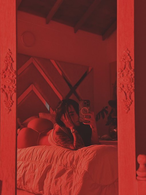 Watch 𝐊𝐀𝐓𝐓 𝐃𝐔𝐌𝐎𝐍𝐓's leaked NSFW photo on TwXstars