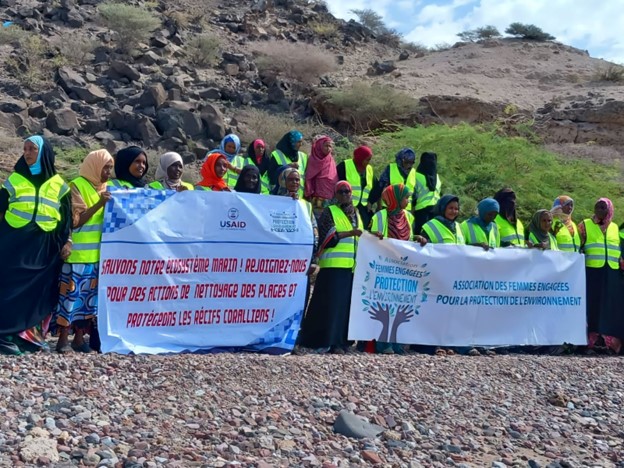 It's time to act against #plasticpollution! @USAID is supporting local organizations to protect the environment. Tadjourah's Women Association raising awareness about protecting coral reefs. Let's join them to #ProtectOurOceans and create a healthier planet!