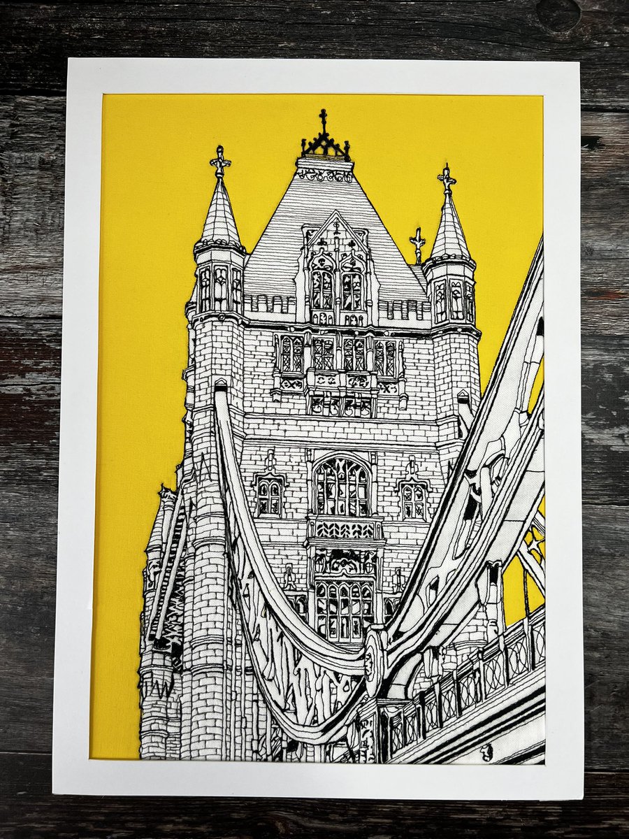 AHTextileArt's tweet photo. I’m so chuffed how this turned out! When I drew up the sketch I added quite a bit of detail so I wasn’t sure I’d be able to sew it but I thought why not give it a go and see how it turns out. The famous #towerbridge in London. #MHHSBD #EarlyBiz #freemotionembroidery https://t.co/AGkqyT3TVY