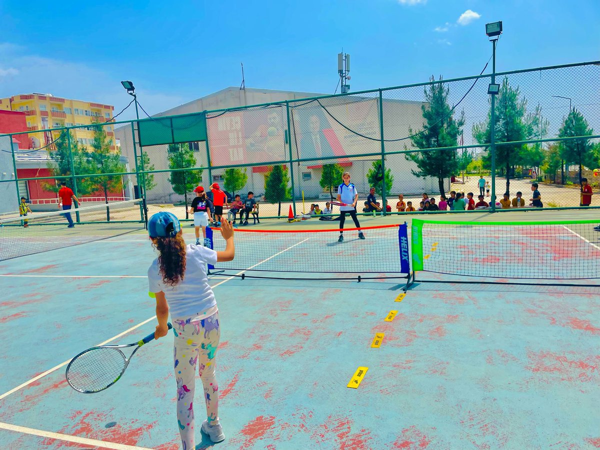 📍Silopi 23 Nisan Ulusal Egemenlik ve Çocuk Bayramı etkinlikleri kapsamında düzenlediğimiz Tenis 🎾 turnuvası final karşılaşmalarıyla son buldu. Dereceye giren sporcularımızı tebrik ediyoruz.🤗👏👏