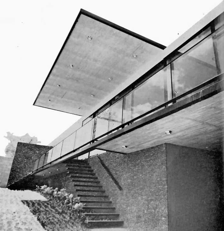 Casa Flores, Lomas de Tlacopac, México DF. 1956 
Manuel González Rul 1923-1985
#architecture #arquitectura