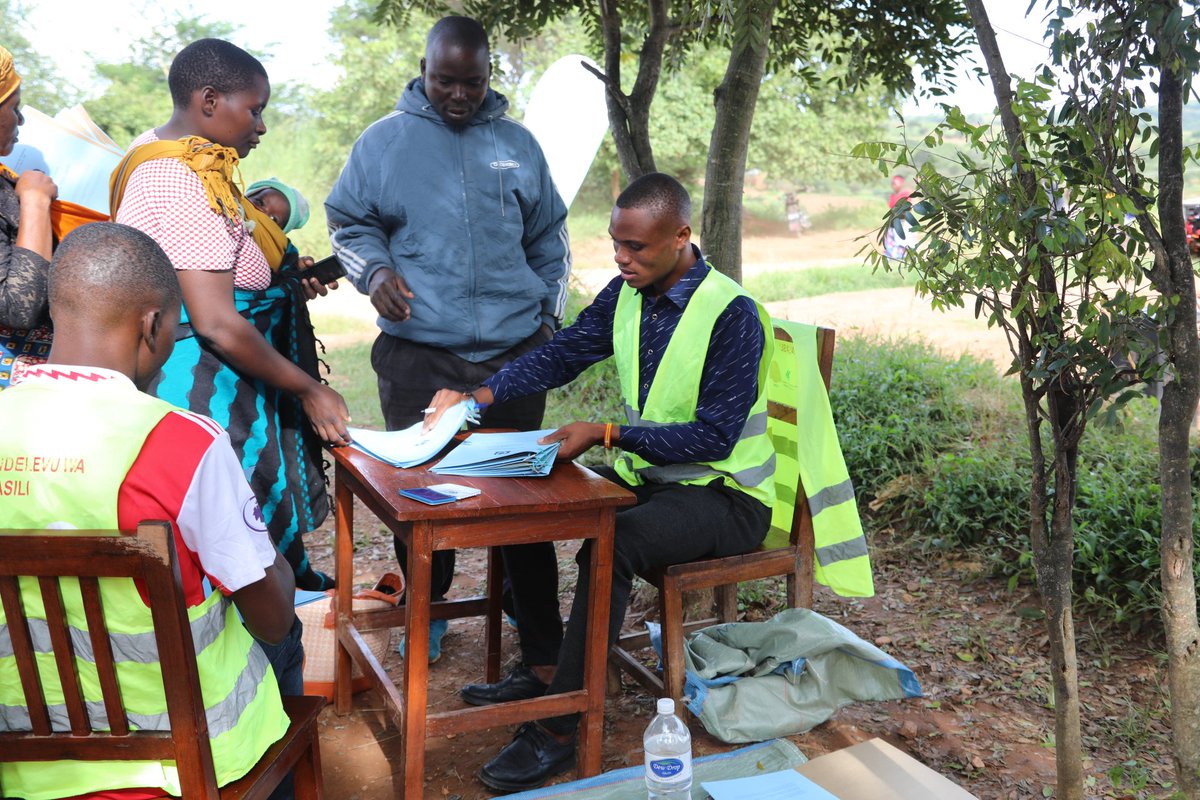 Thread 1/3
This #EarthDay, we're embarking on a journey of sustainability in Sumbawanga. Our mission begins with the issuance of CCROs in Kisula village, empowering land rights and fostering community resilience. #LandRights #CommunityDevelopment