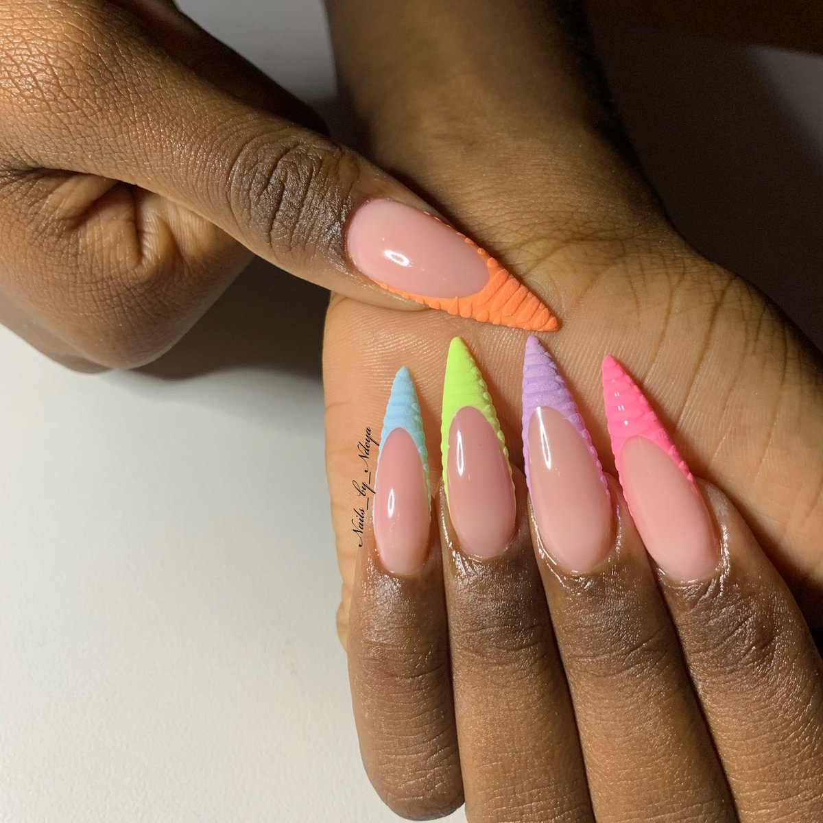 Aina_Asheela's tweet photo. Book for your nail appointment today,
Windhoek 😍
Instagram: Nails_by_Ndeya
Contact: 0816238276 https://t.co/iV8PWkUD0P