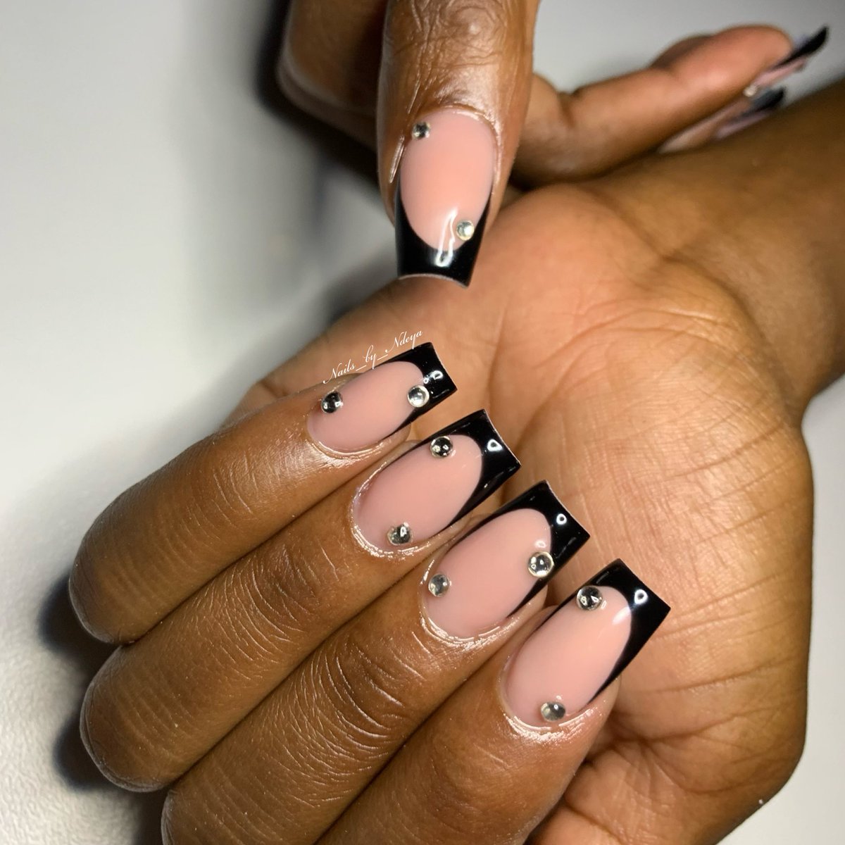 Aina_Asheela's tweet photo. Book for your nail appointment today,
Windhoek 😍
Instagram: Nails_by_Ndeya
Contact: 0816238276 https://t.co/iV8PWkUD0P