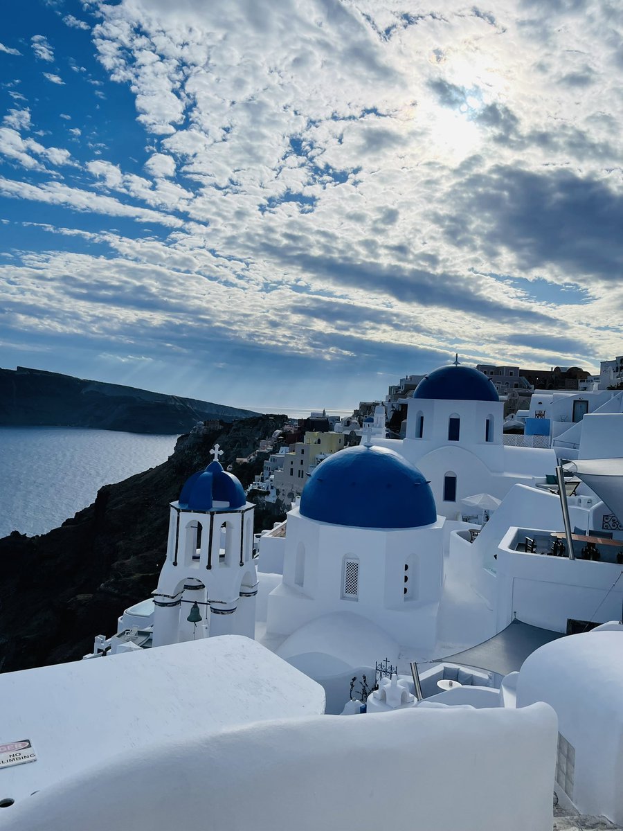 hanaeog's tweet photo. ラマダン明けのイード休暇でギリシャ🇬🇷行ってきた✨ 景色も食べ物も雰囲気も何もかも最高！！！1番好きだったのはミコノス島、白い空間が本当に素敵だった〜😍😍 https://t.co/sPSWULZQex