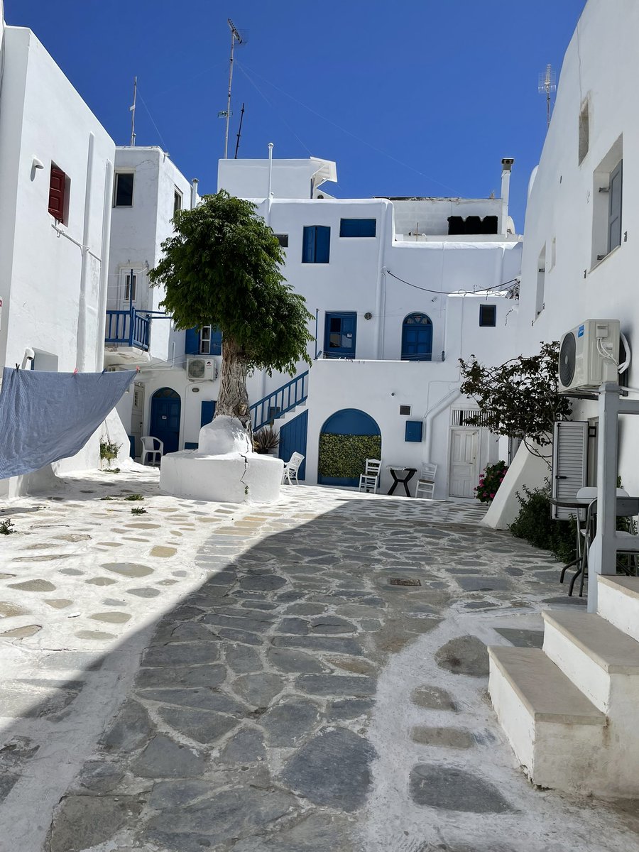 hanaeog's tweet photo. ラマダン明けのイード休暇でギリシャ🇬🇷行ってきた✨ 景色も食べ物も雰囲気も何もかも最高！！！1番好きだったのはミコノス島、白い空間が本当に素敵だった〜😍😍 https://t.co/sPSWULZQex
