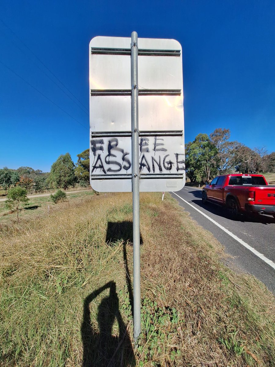 Spotted all these stickers and signs saying #FreeAssange on the way home from Mansfield. From Yarck to Yea, and Yea to Yarra Glen the whole country is screaming #FreeAssangeNOW! @AlboMP @SenatorWong @MarkDreyfusKCMP