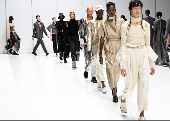 Gallo_Editorial's tweet photo. 🗞️2024 SA Fashion Week Spring/Summer: Day 02

👉 https://t.co/g00MBTxMSy

🗣️ #SAFW

📸 @Oujay_Bopape https://t.co/Fbdod2NTWi