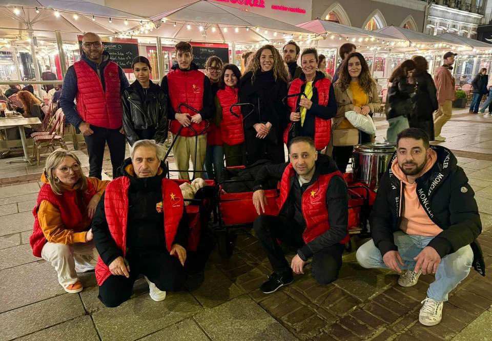 ElhossainAms's tweet photo. ❤️ Nous exprimons notre profonde gratitude envers tous les bénévoles et donateurs qui, par leurs actes de générosité, réchauffent les cœurs et offrent du réconfort à ceux dans le besoin.

🌟 Leur dévouement incarne véritablement l'esprit de solidarité et offre un précieux espoir. https://t.co/dxsJFSn7Em
