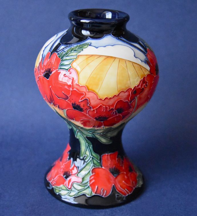 Moorcroft Pottery 04/6 Forever England Vicky Lovatt
#moorcroftpottery #stratfordonavon 
bwthornton.co.uk/moorcroft.php