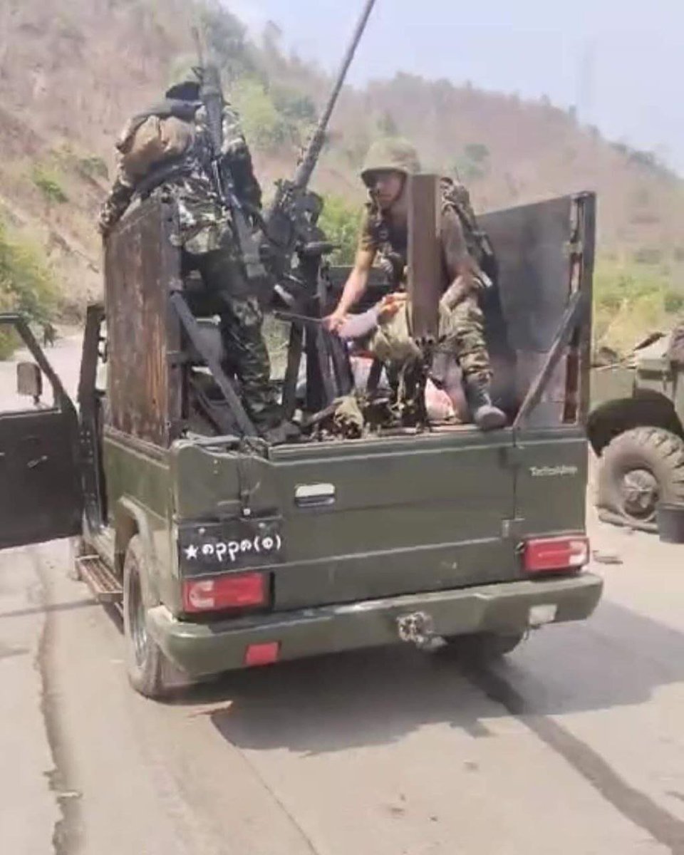 nicholas6284's tweet photo. Resistance forces have captured weapons and vehicles from fascist sit-tat as they try to approach Myawaddy.
They couldn't even reach Daw Na mountain after almost 2 weeks.
#MyanmarRevolution https://t.co/Wz6i47Qbt4